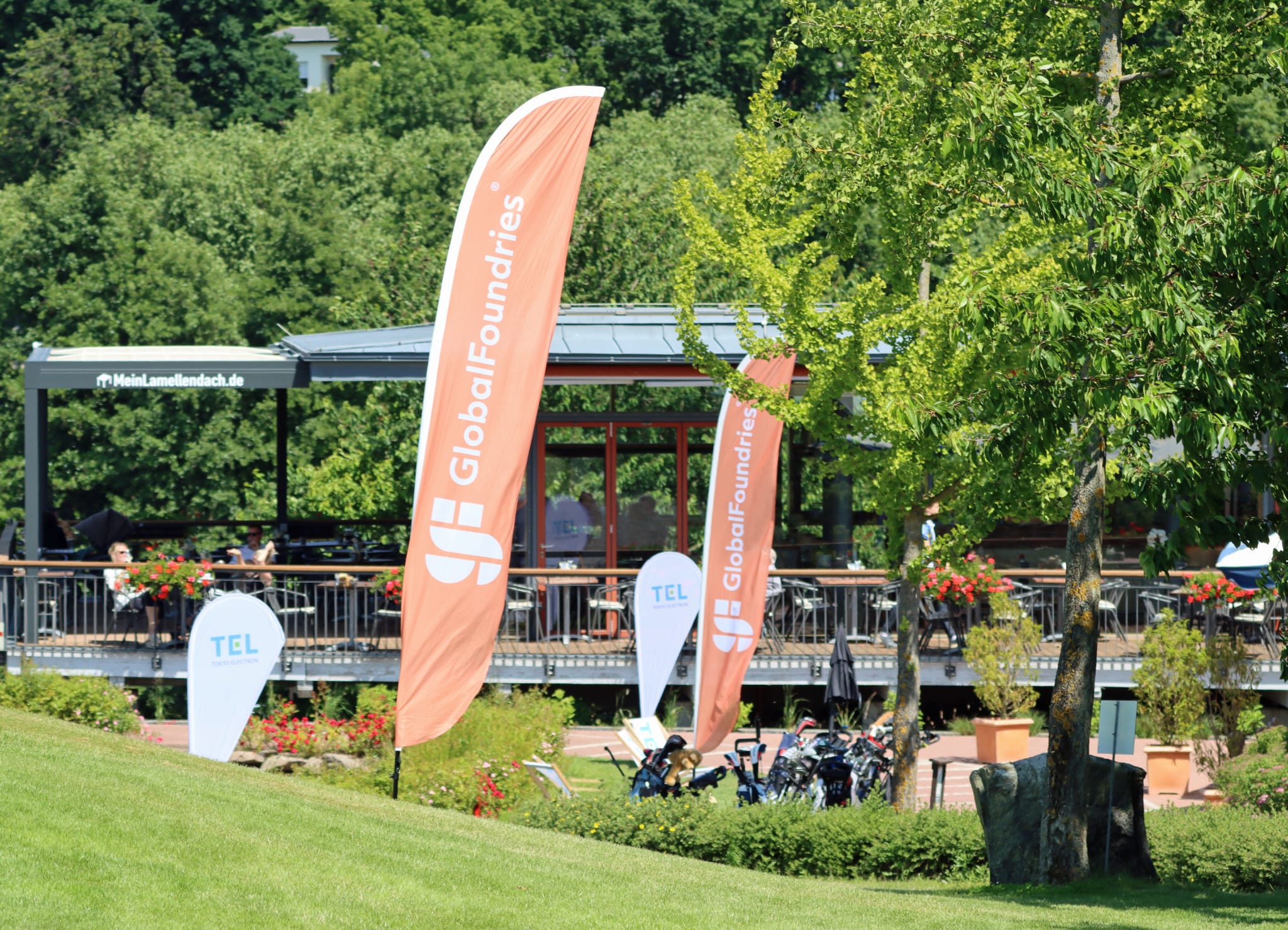 Golf tournament scene